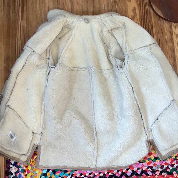 Vintage sheepskin coat with Button Closure - Picture 11 of 12